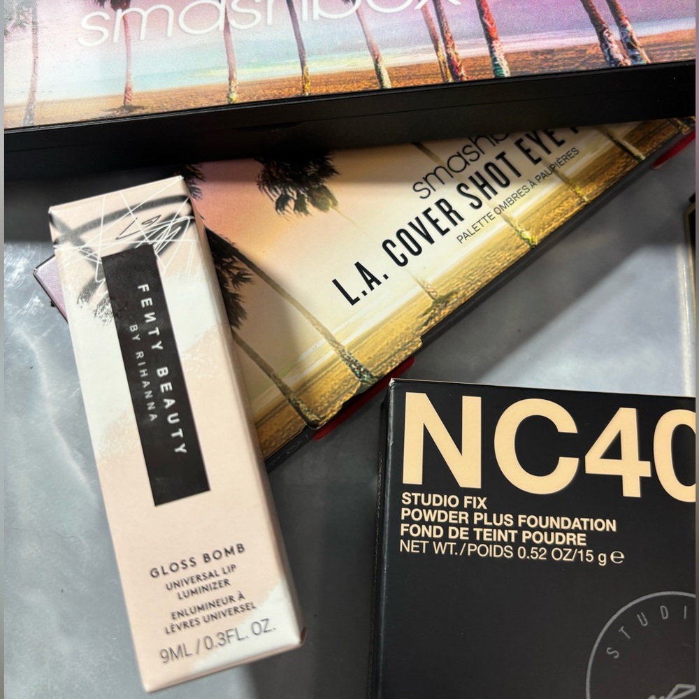 Mixed Makeup Bundle - Picture 4 of 16